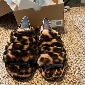 NWT UGG Yeah Slides- size 7